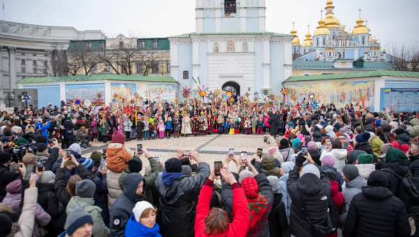 Різдвяна хода з колядницькими зірками