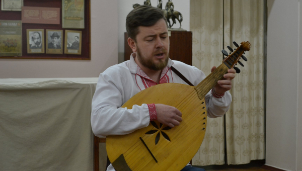 Концерт старосвітських кобзарських інструментів