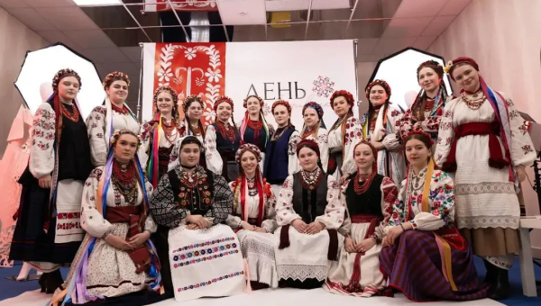 Альона Омаргалієва &ансамбль «Кралиця»