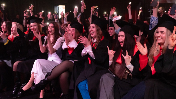 Вітаємо наших випускників!