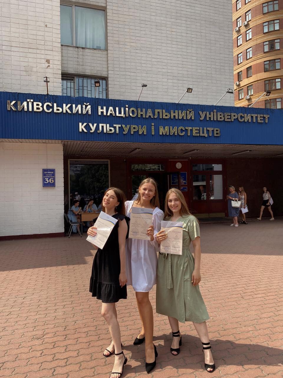 бакалаври з дипломами
