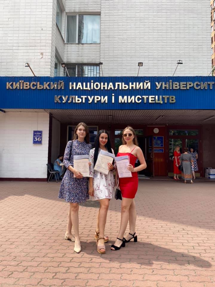 бакалаври з дипломами